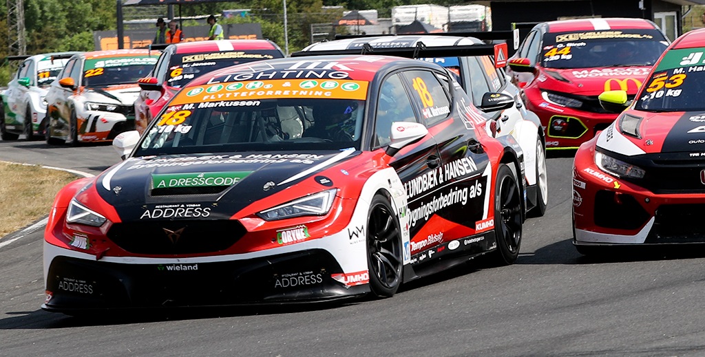 Hos TCR Denmark er det Michael Markussen der ved sidste afdeling fik kørt sig i front, mon han kan holde den fine form, når det gælder Jyllandsringen?
(Foto: Motorsporten.dk)
